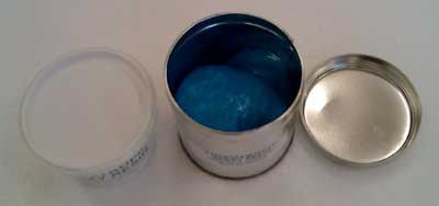 Thixotropic Epoxy Resin for Injection - blue and cream colours show when mixed